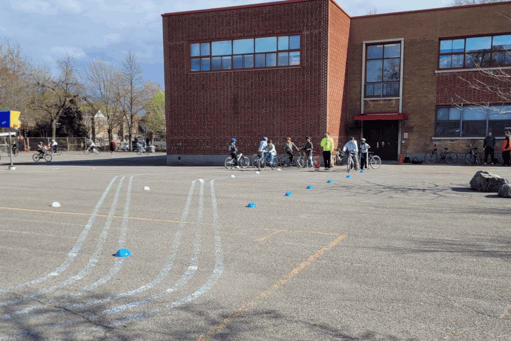 Vélo cour d'école